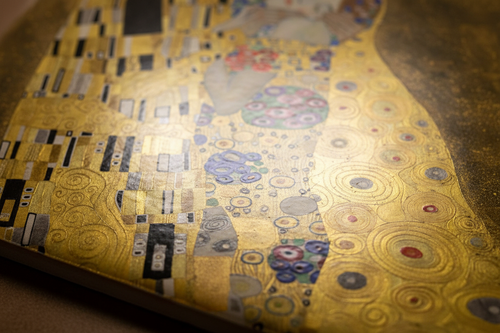 Detalle acabado brillante