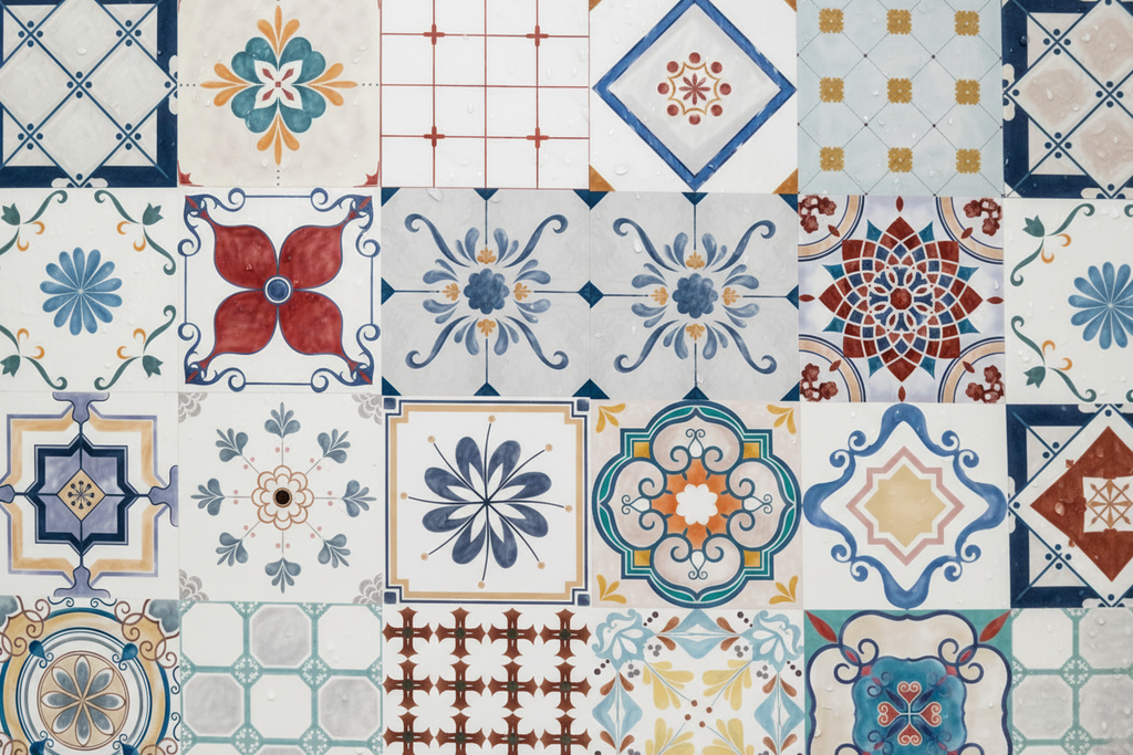 Detalle de azulejos en baño